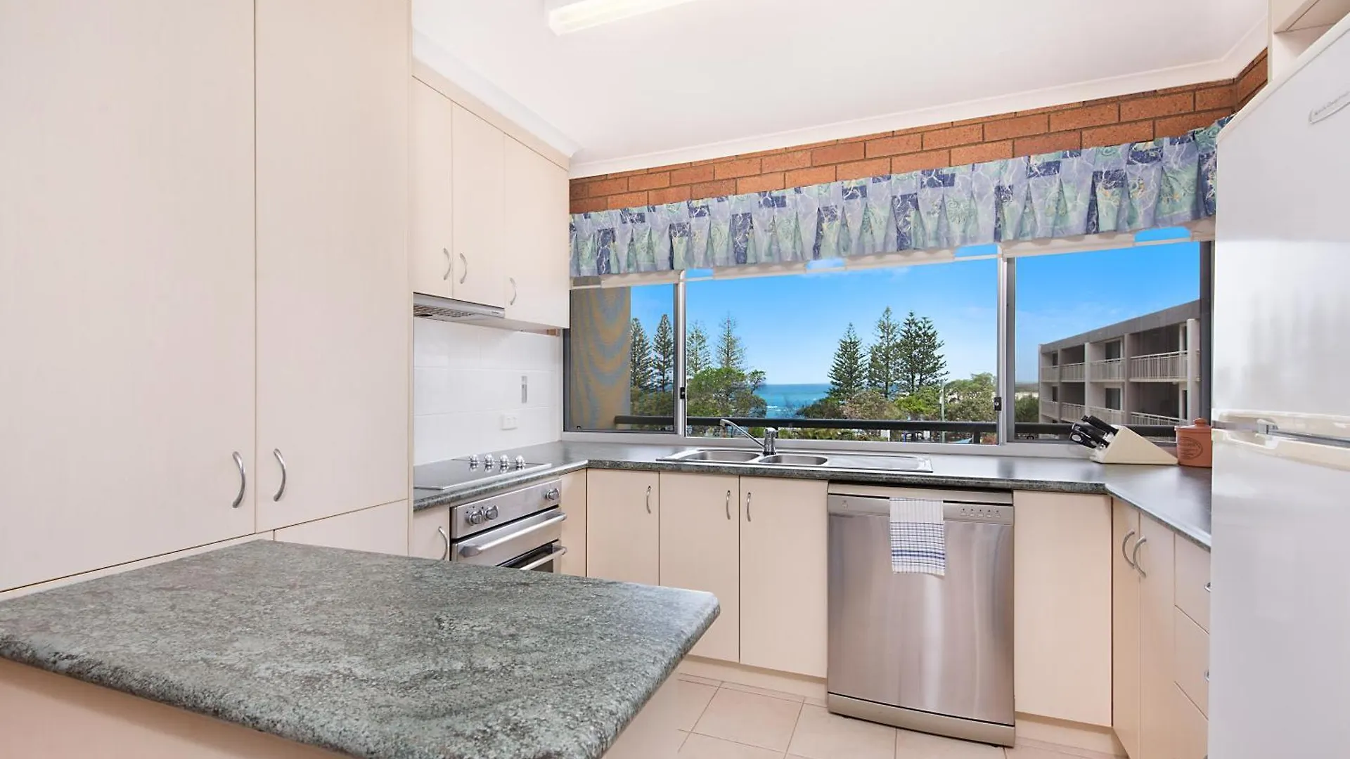 Joanne Apartments Caloundra Aparthotel